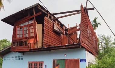 พายุฤดูร้อนถล่ม 3 อำเภอหนองบัวลำภู พังยับเกือบ 500 หลัง