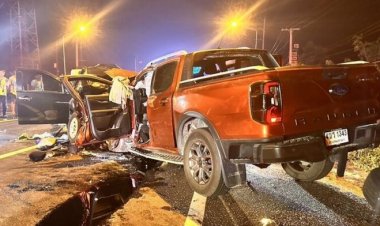 กลับไม่ถึงบ้านฉลองสงกรานต์ กระบะข้ามเลนประสานงายับดับ 3 สาหัส 4