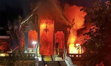 เศร้ารับปีใหมไทย! ไฟไหม้ อุโบสถใหม่ วัดพระธาตุบังพวน วอดทั้งหลัง