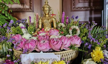 แห่สรงน้ำพระพุทธประชานารถศาสดา ชมนิทรรศการภาพลายกุหลาบ 100 ปี รพ.อภัยภูเบศร