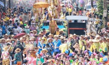 ยิ่งใหญ่อลังการขบวนแห่ "มหาสงกรานต์"จังหวัดชลบุรี