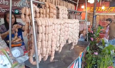 ประชาชนแห่ซื้อหม่ำไส้กรอกสินค้าขึ้นชื่อเมืองชัยภูมิฝากญาติมิตร