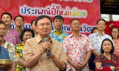 “ทักษิณ” อู้กำเมืองอวยพรคนร่วมรดน้ำดำหัว ขอมั่นใจรัฐบาล เชื่อ ปีหน้าจะรุ่งเรือง