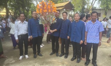 นอภ.ยางชุมน้อยนำพุทธศาสนิกชน ทอดผ้าป่าสามัคคีพร้อมถวายที่ดินให้กับวัดเหมือดแอ่