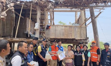 รอง.ผวจ.ตาก ลงพื้นที่สำรวจ ความเสียหายจากเหตุวาตภัยที่อำเภอท่าสองยาง