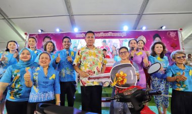 งานกาชาดชลบุรีสุดคึกคักประชาชนแห่ร่วมลุ้นโชคมัจฉากาชาดอย่างคับคั่ง