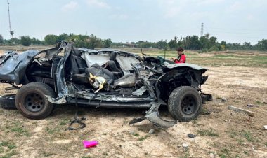 หนุ่มใหญ่ซิ่งกระบะชนเสาไฟฟ้า ตายยกคัน 5 ศพ คาดหลับใน