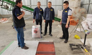 บุกตรวจค้นโกดังสถานที่ผลิตปุ๋ยเคมีเถื่อน ตรวจยึด อายัด มูลค่ากว่า 2 ล้านบาท