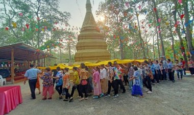 ชาวท่าสองยางพร้อมใจไหว้สาพระธาตุเมืองเก่าห้วยลึก สืบสาน วัฒนธรรม เทศกาลสงกรานต์