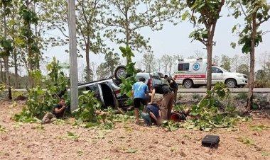 สลด!ผู้ป่วยจิตเวช แย่งพวงมาลัย รถคว่ำ ตำรวจดับ 1 เจ็บอีก3