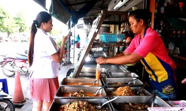 แม่ค้าแกงถุงโอดครวญพืชผักขึ้นราคาทำต้นทุนสูงส่วนชาวบ้านบ่นท้อแท้เศรษฐกิจย่ำแย่