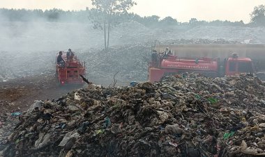 ระดมรถดับหเพลิง 10 คันฉีดน้ำดับไฟไหม้บ่อขยะมอดสนิทแล้ว