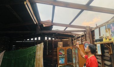 ชัยภูมิอ่วมพายุฤดูร้อนซัดถล่มวูบเดียว หลังคาบ้านปลิวว่อนกว่า 10 หลังคาเรือน