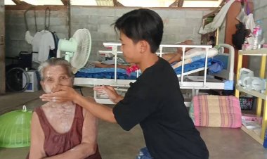 หนุ่มวัย 16 ยอดกตัญญู หยุดเรียนเสาร์ อาทิตย์ รับจ้างหาเงินเลี้ยงตายายป่วยติดเตียง