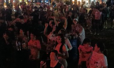 เวทีเครื่องเสียงวันสุดท้ายสงกรานต์เมืองกบินทร์บุรีคึกคักยันดึก