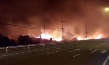 ระทึก!ไฟไหม้หญ้าข้างทางลามเผาเสาไฟฟ้าแรงสูงดับทั้งจังหวัดอุทัยธานี