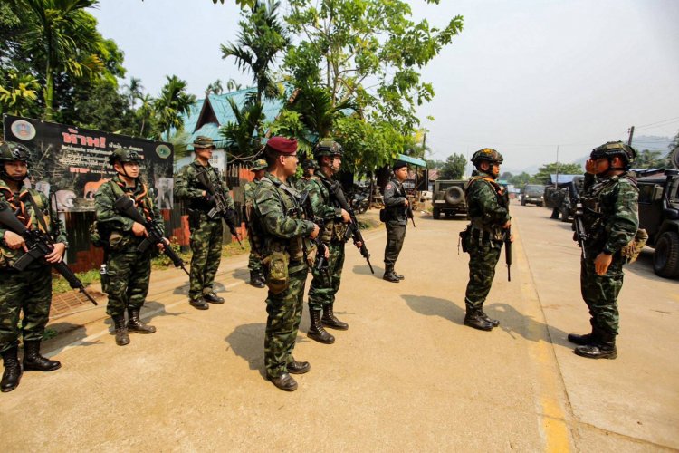 "ผู้การติ๊บ" ตรวจเยี่ยมทหาร ฉก.ราชมนู  พร้อมลาดตระเวนชายแดนไทย-เมียนมา  เพื่อป้องกันการลุกล้ำอธิปไตย