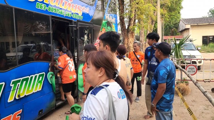 พิจิตรกองเชียร์ทีมนครปฐมยูไนเต็ดรถบัสประสบอุบัติเหตุเจ็บ19ทำแผลเสร็จไปต่อขอเชียร์ทีมที่ตนรัก