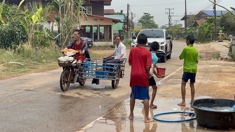 หนองคายร้อนระอุทะลุ 40 องศาฯ เด็กในหลายพื้นที่สาดน้ำเล่นสงกรานต์กันแล้ว