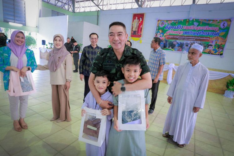 ลุงต้น  "ส่งความสุข สร้างรอยยิ้ม"ต้อนรับเทศกาลฮารีรายอ สานต่อ เทศกาลสงกรานต์”