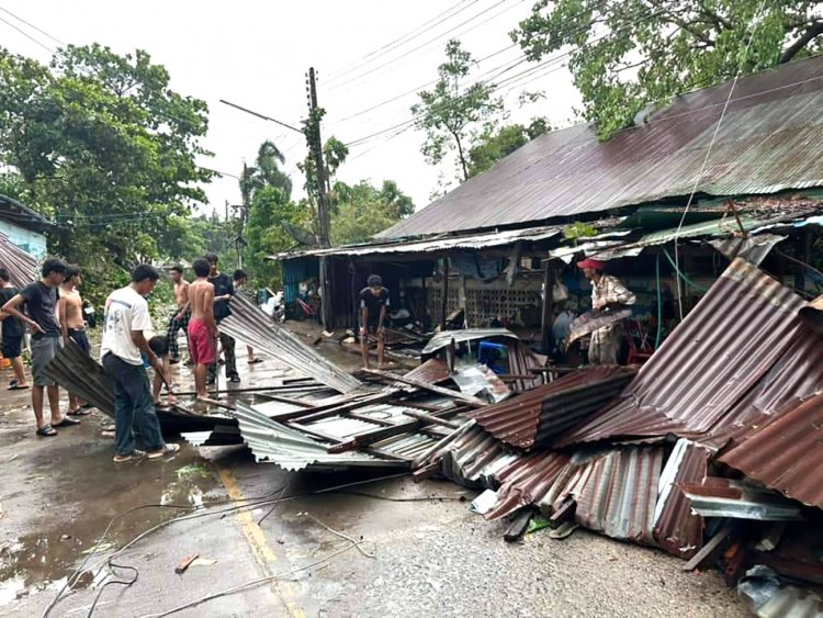 พิจิตรพายุฤดูร้อนพัดถล่ม7อำเภอ39ตำบล133หมู่บ้านบ้านเรือนราษฎรพังเสียหาย1,150หลังคาเรือน