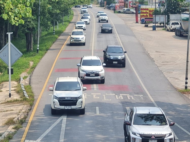 คนอีสานแห่กลับฉลองตรุษจีนถนนสาย 304 ขาเข้าโคราชเริ่มหนาแน่น