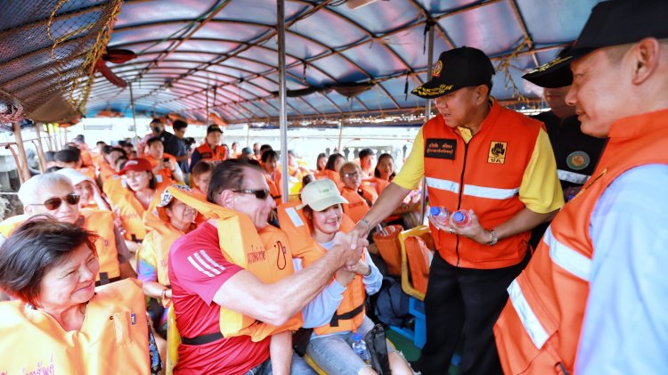 ผู้ว่าฯชลบุรีลงพื้นที่เยี่ยมจุดบริการประชาชนและอำนวยความสะดวกนักท่องเที่ยวช่วงเทศกาลสงกรานต์