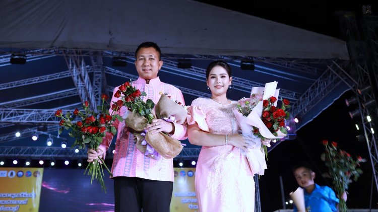 ชลบุรีจัดใหญ่เดินแบบผ้าไทยกว่า 400 คน สืบสานพระราชดำริ โครงการผ้าไทยใส่ให้สนุก