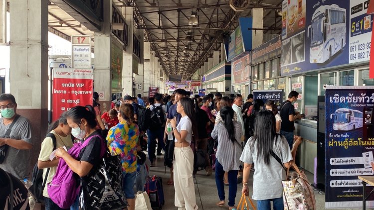 คนอีสานแห่กลับ กทม.หลังฉลองสงกรานต์  ถนนมิตรภาพ- บขส.เนืองแน่น