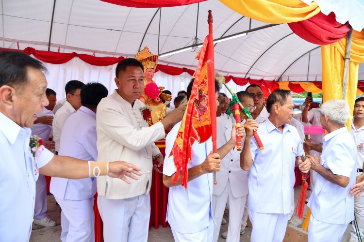 พ่อเมืองชลบุรีร่วมเปิดโรงเจแสงธรรมบูรพา เคาะประตูสวรรค์สักการะ “กิ้วอ๊วงฮุกโจ้ว”