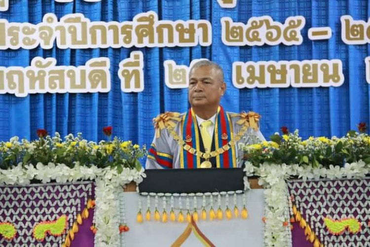 องคมนตรี ประสาทอนุปริญญาบัตร-มอบประกาศนียบัตรแก่ผู้สำเร็จการศึกษาวิทยาลัยชุมชนตาก