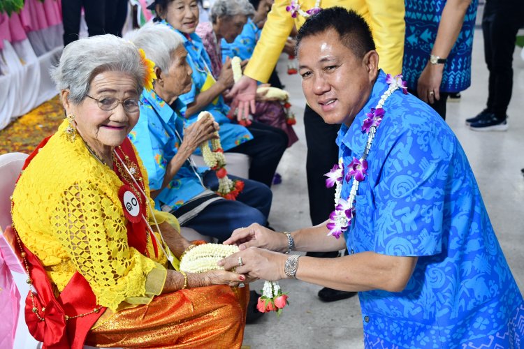 เทศบาลเมืองบ้านสวนชลบุรี จัดงานรวมพลคน100ปีห่วงใยใส่ใจผู้สูงอายุ