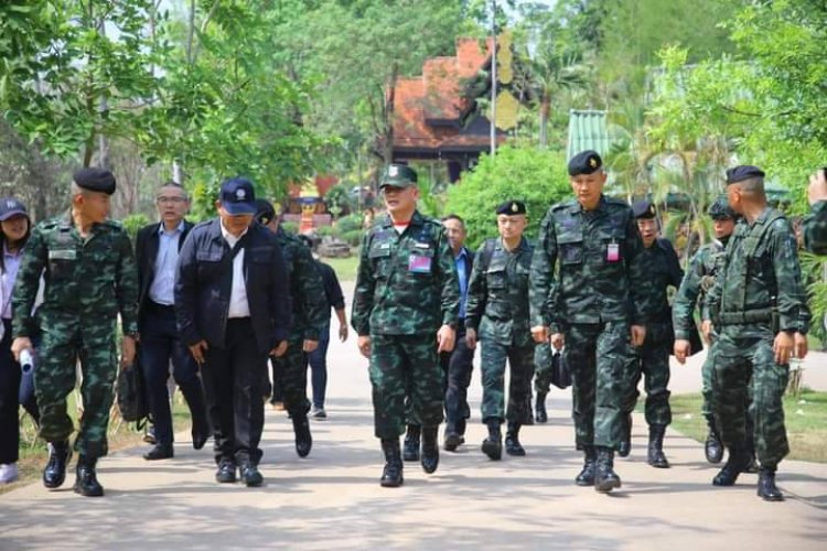 ผบ.ทบ. ลงพื้นที่ ชายแดนแม่สอด ติดตามสถานการณ์บริเวณชายแดนไทย-เมียนมา