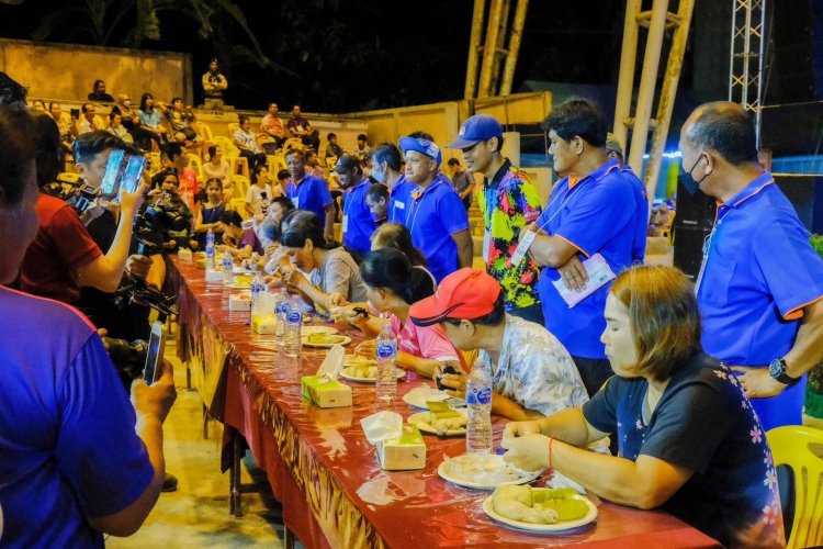 เสียงเชียร์กระหึ่ม!การแข่งขันกินไก่เบตงเมนูอาหารขึ้นชื่อ ในเทศกาลงานไก่เบตง กระตุ้นศก.