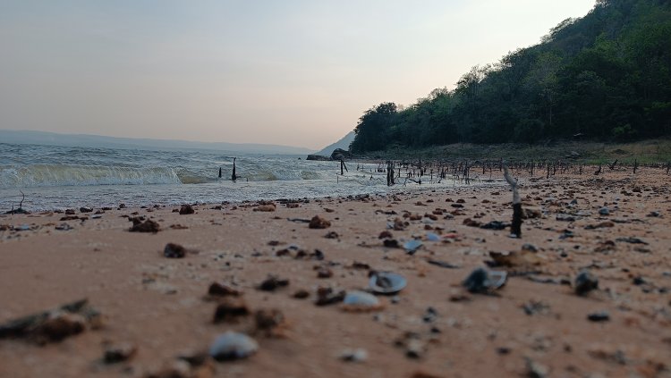 แล้งจัด น้ำลด หาทราย-หาหินโผล่ที่เขื่อนมูลบนเหมือนยกทะเลมาที่อีสาน