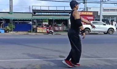 ร้านส้มตำเต้นโชว์สเต็ปคลายร้อนหน้าร้านเรียกลูกค้า