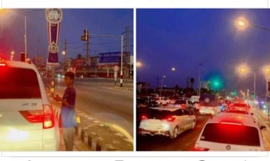 เตือนภัย!แก๊งเด็กขอเงินแยกไฟแดงสามทหารไม่ให้เงินทุบรถ