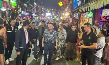 "ทักษิณ" ซุ่มเงียบเที่ยวหาดป่าตอง คนทักทาย-ขอถ่ายรูปคึกคัก