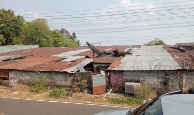 พายุหมุนถล่อำเภอชานุมานมบ้านเรือนพังเสียหายยับ