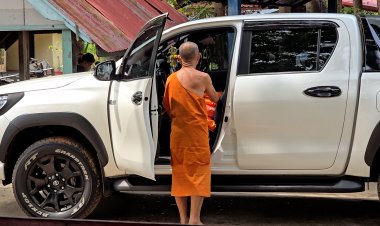 พระวัดดังขอนแก่นร้องไห้ขนของออกจากวัดแล้วโต้ปมแม่ชีโดดหน้าต่างกุฎิกลางดึก