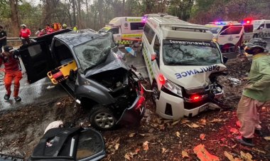 สลด!กระบะซิ่ฝ่าสายฝนพุ่งชนรถกู้ชีพรพ.พร้าว เสียชีวิต 5 ศพ