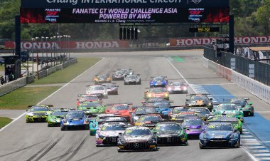 นักแข่งไทยทำได้! "ท็อป-ธนาตย์" แซงดุ คว้าชัย ปิดฉากศึกซูเปอร์คาร์ GT World สนามประเทศไทย