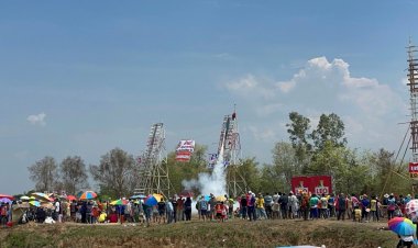 ตื่นเต้นตื่นใจประเพณีบุญบั้งไฟซอฟต์พาวเวอร์ยโสธรม่วนซื่น ปั้งไหนแตกถูกจับโยนโคลน