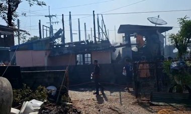 ช็อก!กลับจากทำบุญวันพระใหญ่ไฟไหม้บ้านวอด 2 หลัง