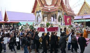 “จตุพร-ณัฐวุฒิ”ร่วมมวลชนส่ง "บุ้ง ทะลุวัง"ครั้งสุดท้าย แต่ไร้เงา “หยก”