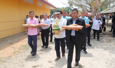 รองมทภ.4 ร่วมทอดผ้าป่าสามัคคีสมทบทุนสร้างอุโบสถวัดปิเหล็ง