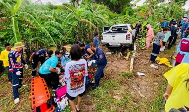 เศร้าสลด!กระบะขนยาบ้าหนีตร.พุ่งเสยรถนักเรียนดับ 2 เจ็บอีก 20