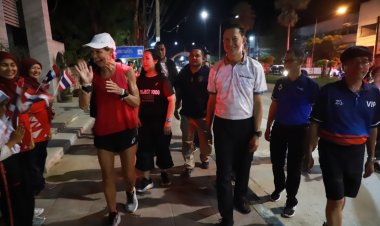 ชาวนราธิวาสแห่ต้อนรับนักวิ่งโครงการวิ่งเดี่ยว 1 พันกม.ครอบคลุม 3 ประเทศไทย-มาเลย์-สิงคโปร์