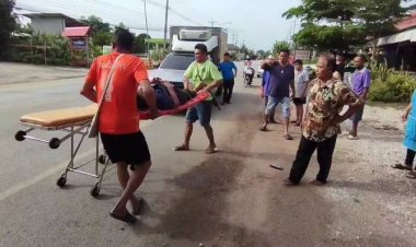 ระทึก!ลุงควบจยย.ป้าซ้อนท้ายเลี้ยวข้ามเลนตัดหน้ากระบะหวิดชนดับ