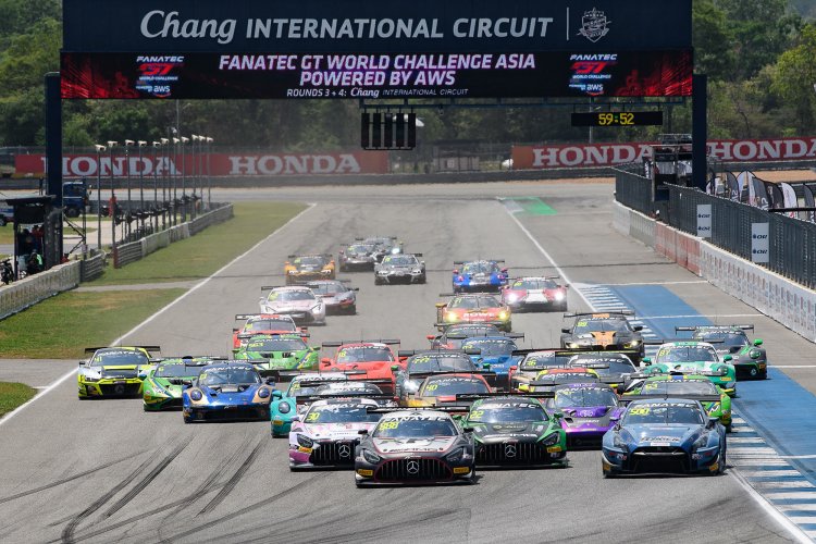 นักแข่งไทยทำได้! "ท็อป-ธนาตย์" แซงดุ คว้าชัย ปิดฉากศึกซูเปอร์คาร์ GT World สนามประเทศไทย